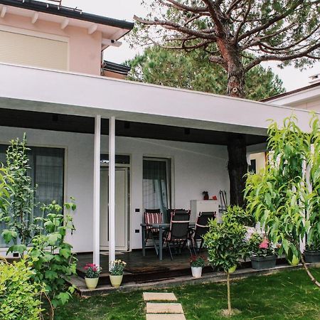 Ivy Lalzi Bay Beach House Durres Exterior photo