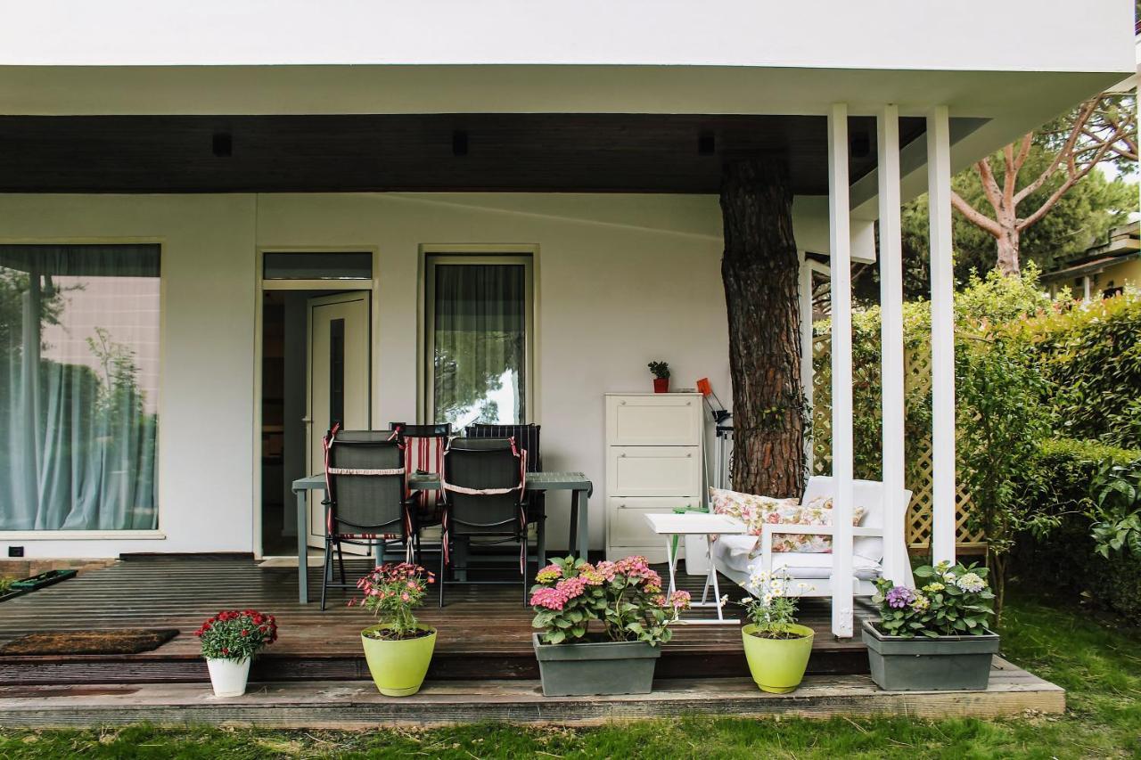 Ivy Lalzi Bay Beach House Durres Exterior photo