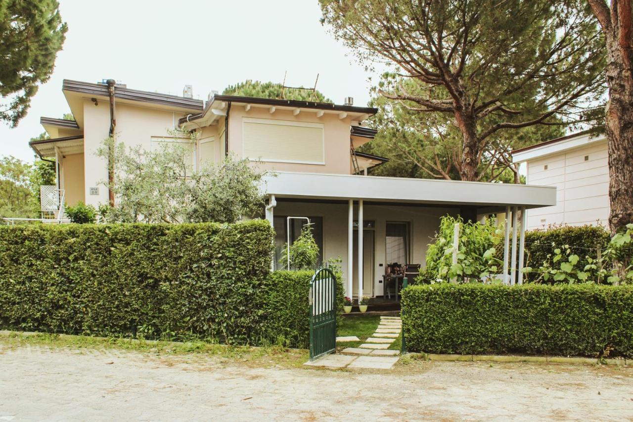 Ivy Lalzi Bay Beach House Durres Exterior photo