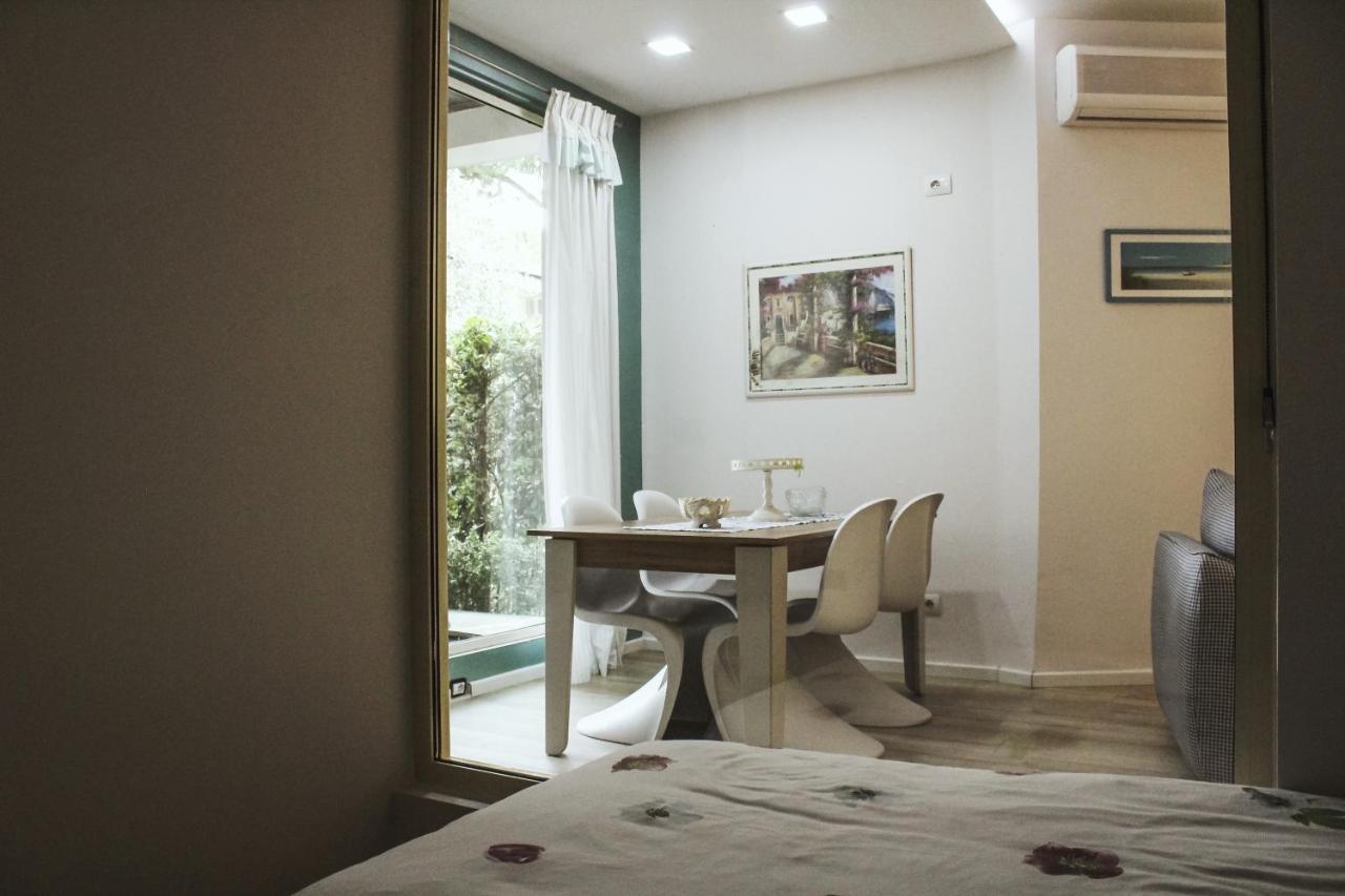 Ivy Lalzi Bay Beach House Durres Exterior photo